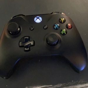 Selling this black Xbox controller OG for 50$
